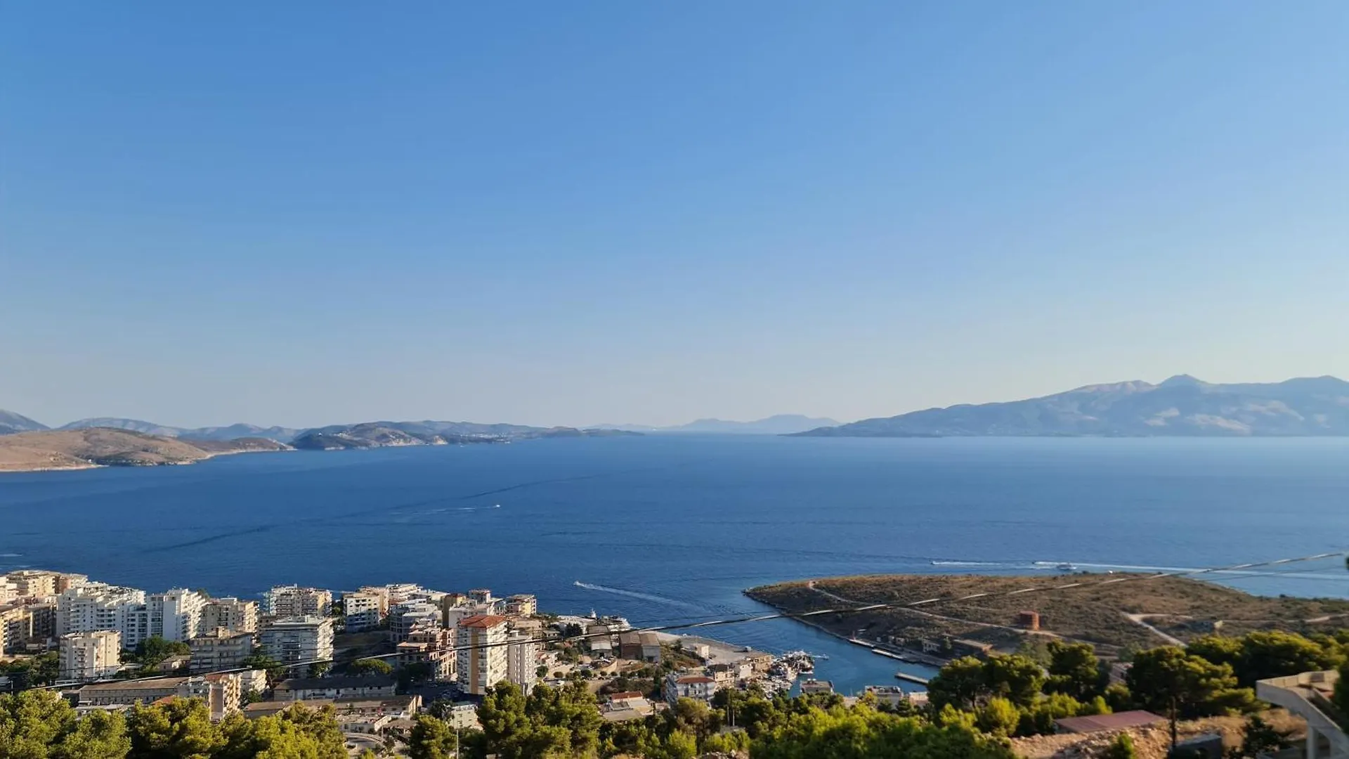Queen Bed With The Best View! Sarandë 0*,  Albanië