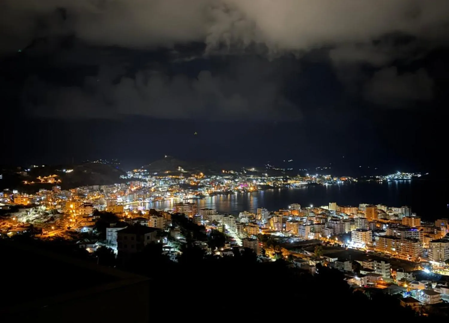 Queen Bed With The Best View! Sarandë